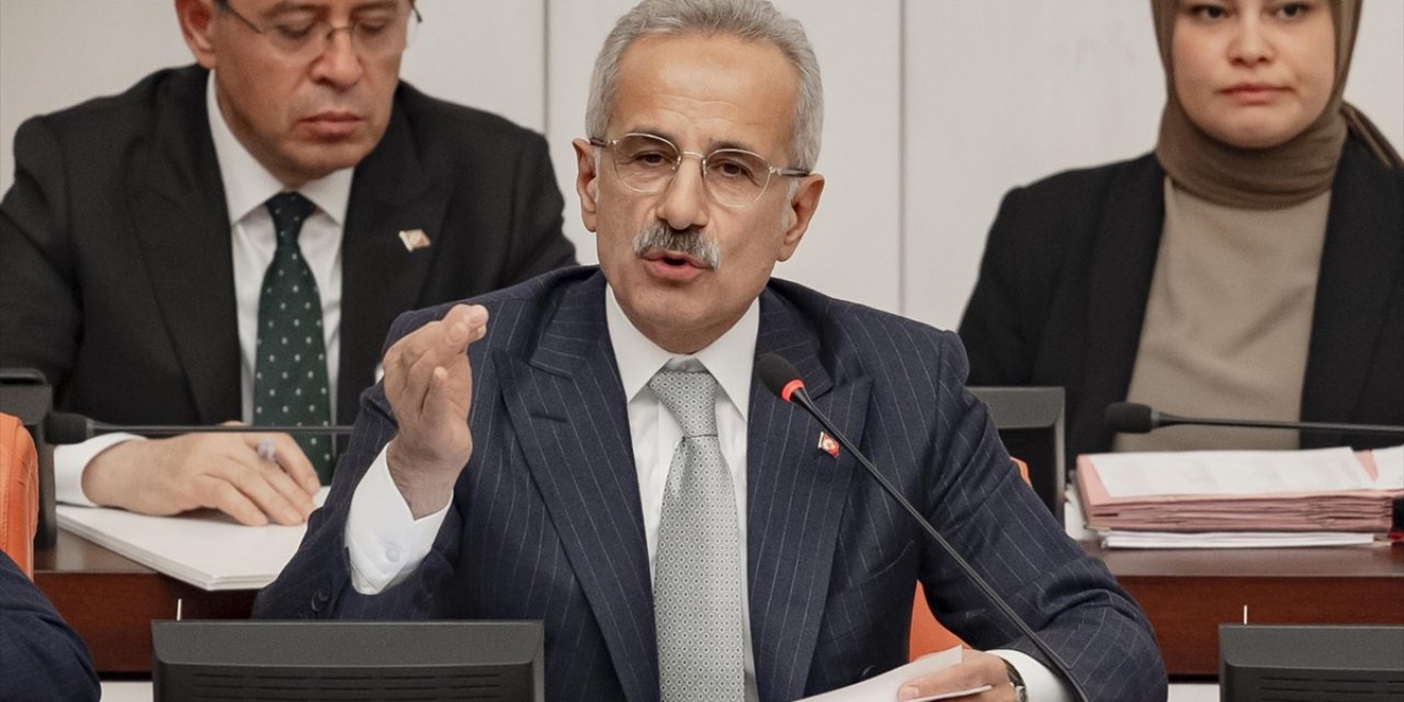 Çocuklarımızı Sosyal Medyanın Zararlarından Korumak İçin Yasal Düzenlemeler Yapmak Zorunlu Hale Geldi