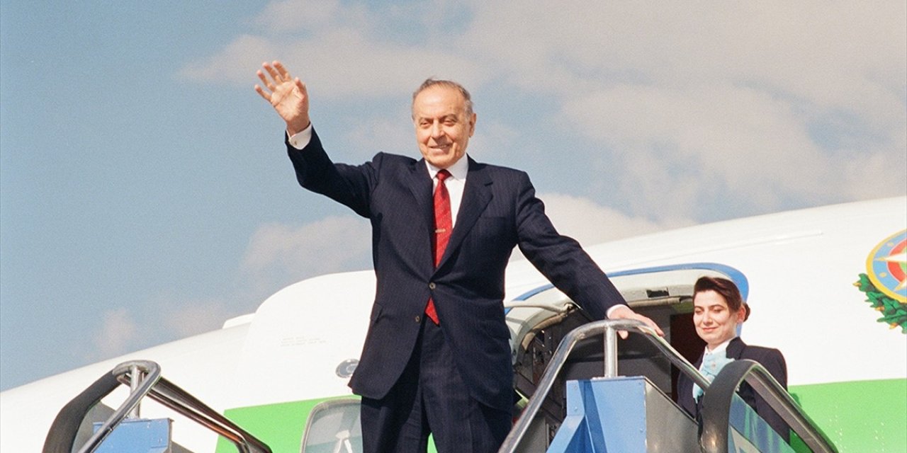 Azerbaycan'ın Mimarı Haydar Aliyev