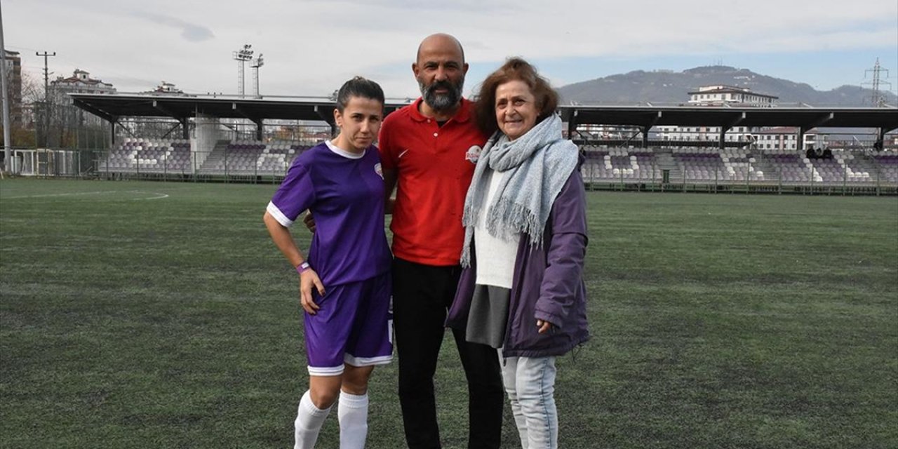 Futbolcu Ezgi, Eşi ve Kayınvalidesiyle Aynı Takımın Başarısı İçin Çaba Gösteriyor
