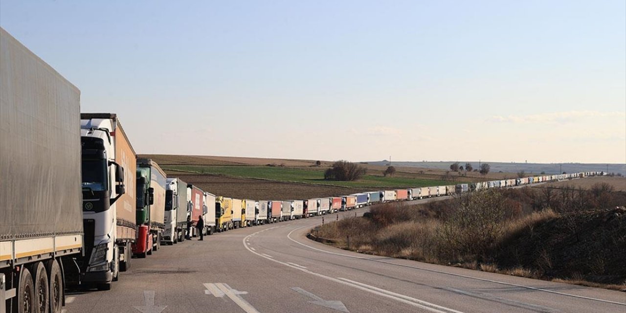 Hamzabeyli Sınır Kapısı'nda 31 Kilometrelik Tır Kuyruğu Oluştu