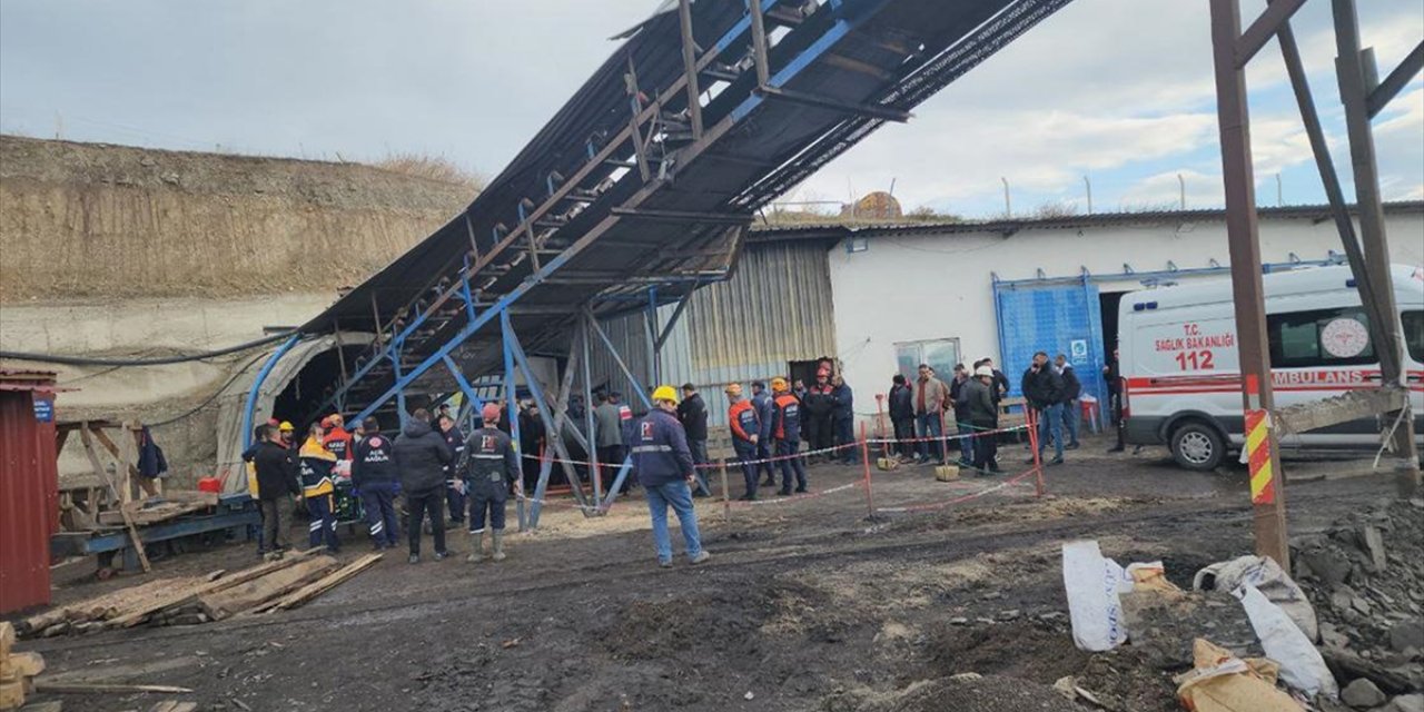 Amasya'da Maden Ocağında Göçük Altında Kalan İşçinin Kurtarılması İçin Çalışma Başlatıldı