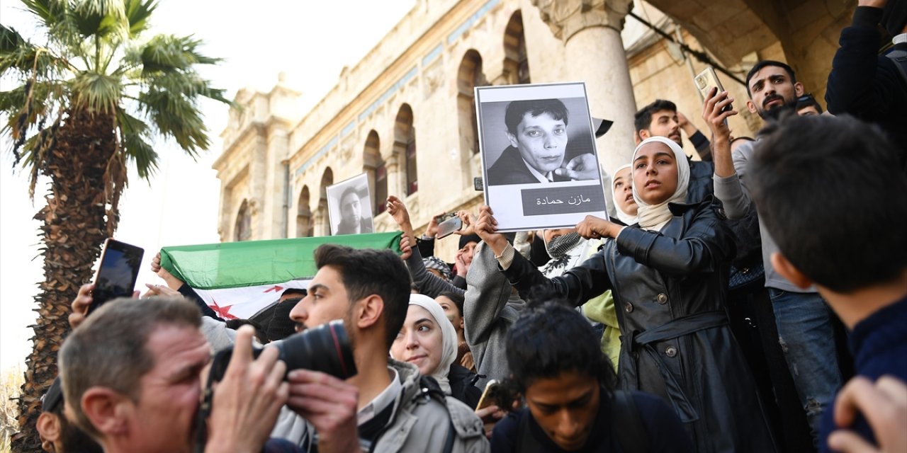 Suriye'de İşkence Altında Ölen Aktivist Hamada İçin Şam'da Cenaze Töreni Yapıldı