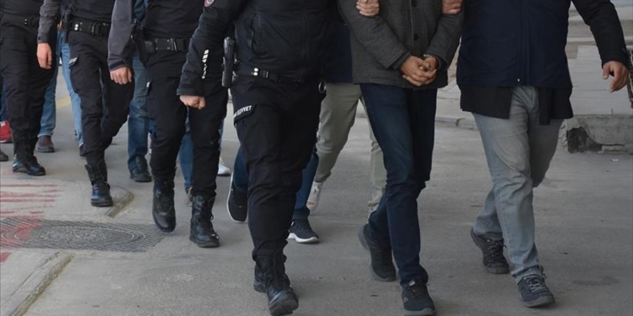 Adana Merkezli FETÖ Operasyonunda Yakalanan 14 Şüpheli Adliyeye Sevk Edildi