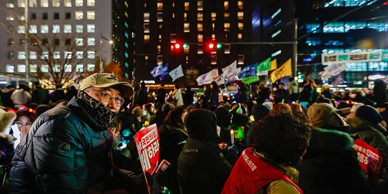 Güney Kore'de Halk, Devlet Başkanı Yoon'un Görevden Alınması Talebiyle Sokaklara İndi