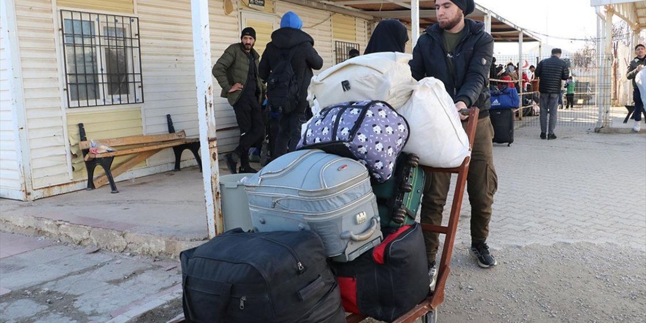 Türkiye'deki Suriyeliler Ülkelerine Dönüyor