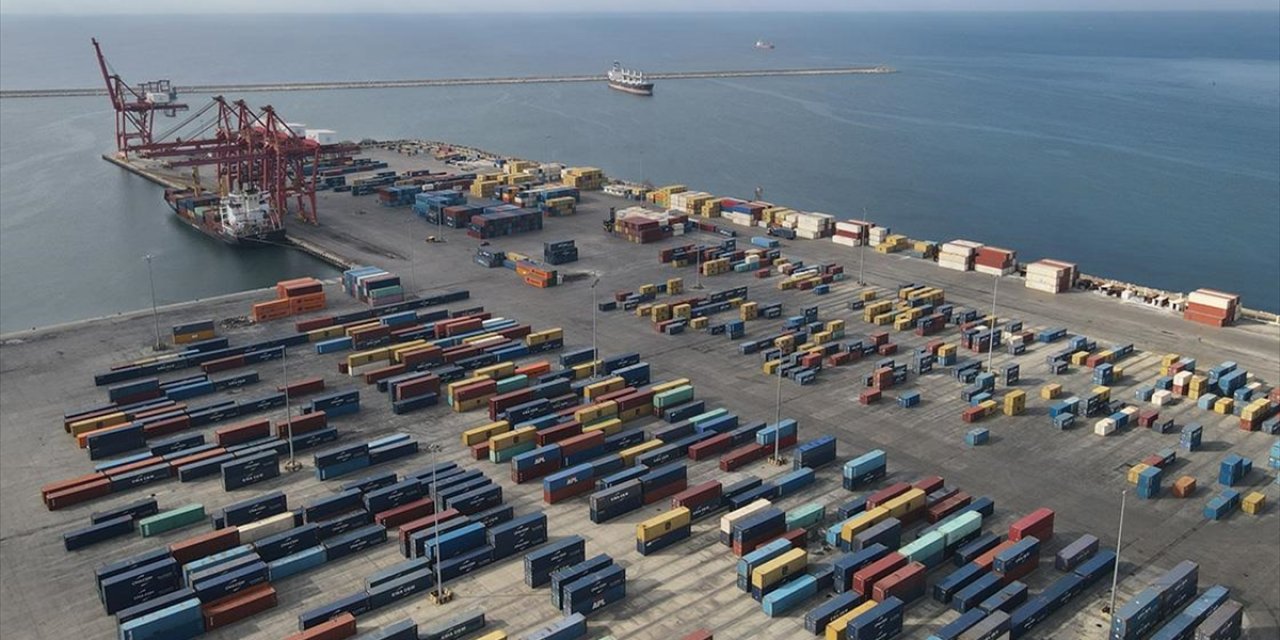 İsrail’in Enkaza Çevirdiği Lazkiye Limanı Temizlenerek Hizmete Açılıyor