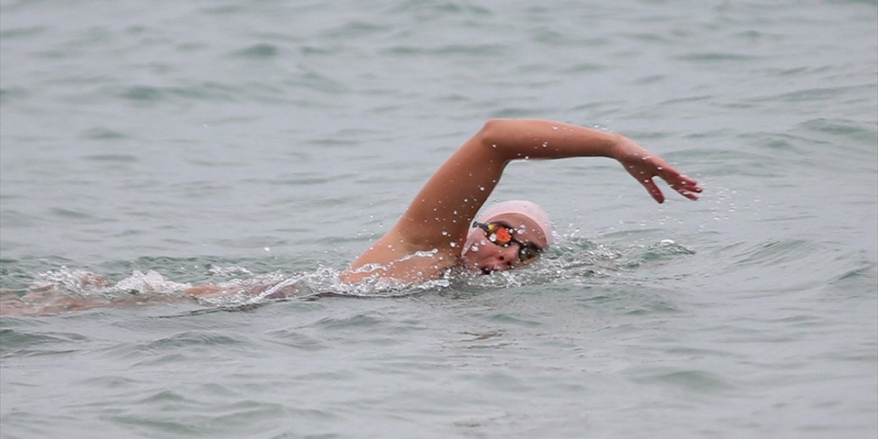 Bengisu Avcı'dan Uluslararası Buz Yüzme Şampiyonası'nda 3 Altın Madalya