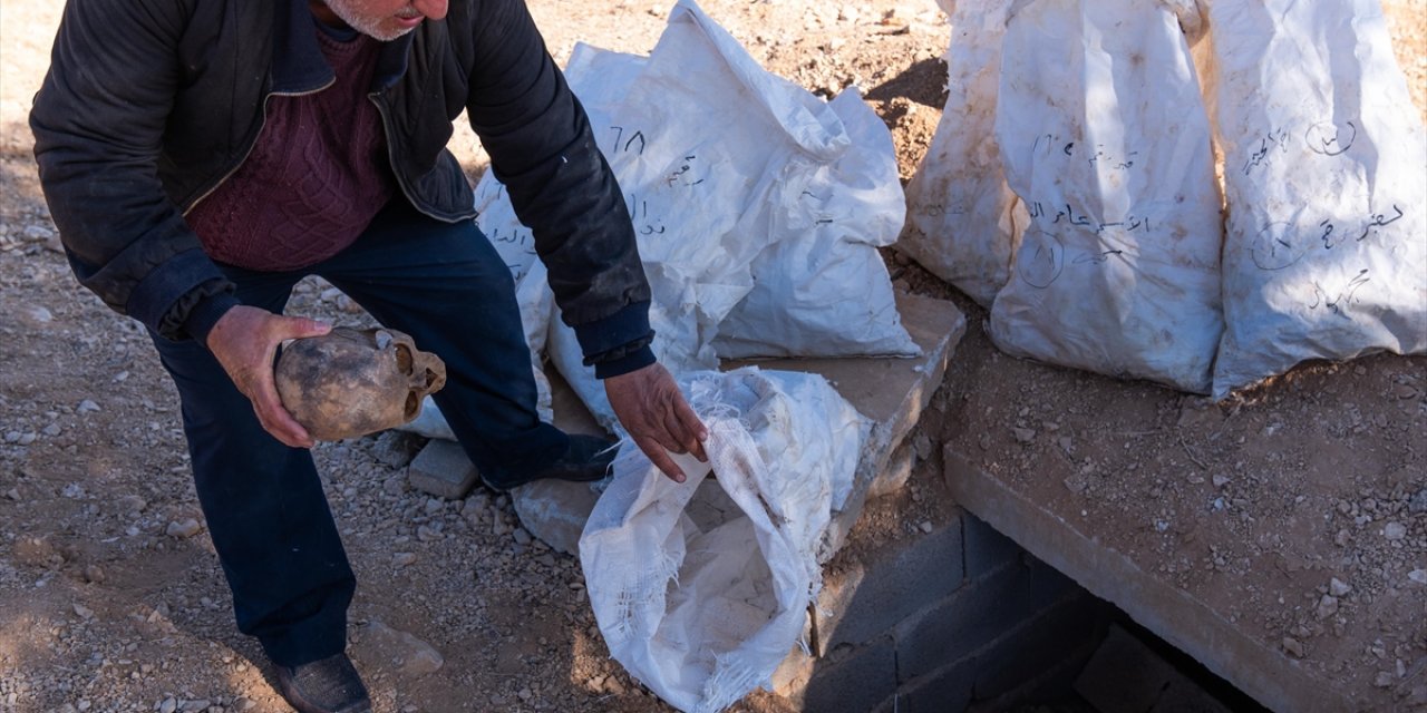 Şam'da Ceset Kalıntılarıyla Dolu Çuvalların Bulunduğu Yeni Toplu Mezarı Görüntüledi