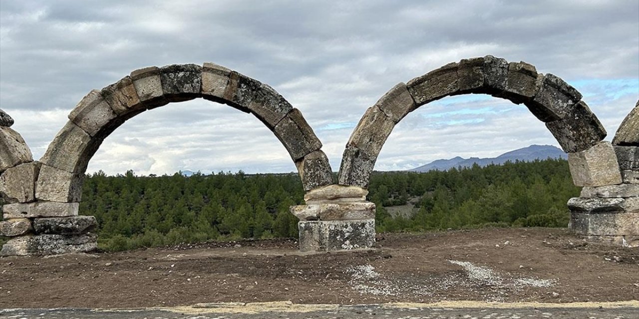 Uşak'taki Blaundos Antik Kenti'nin Su Kemerleri Ayağa Kaldırılıyor