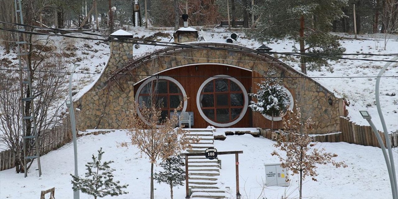 Sivas'taki "Hobbit Evleri" Kar Yağışının Ardından Güzel Görüntü Oluşturdu
