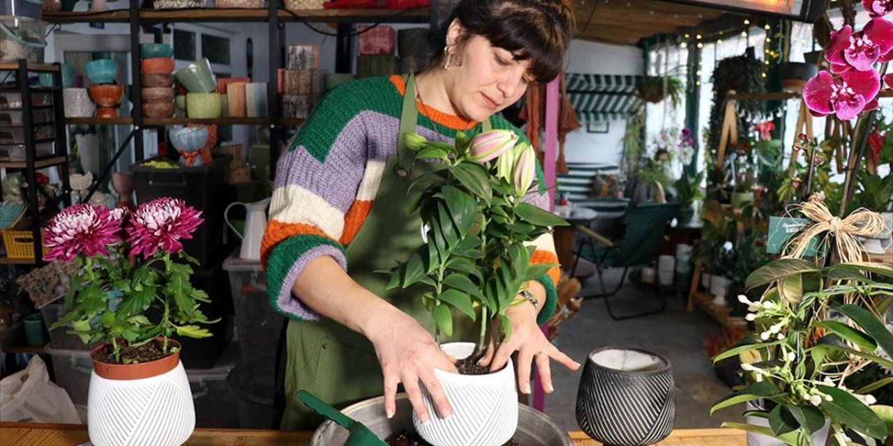 Hobi Amaçlı Yetiştirmeye Başladığı Çiçekler Gelir Kapısı Oldu