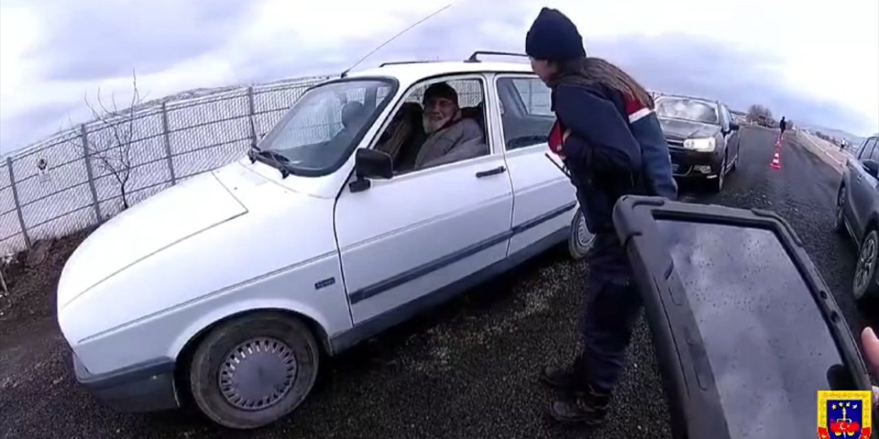 Nevşehir'de Jandarma İle Yaşlı Sürücünün Askerlikle İlgili Diyaloğu Gülümsetti