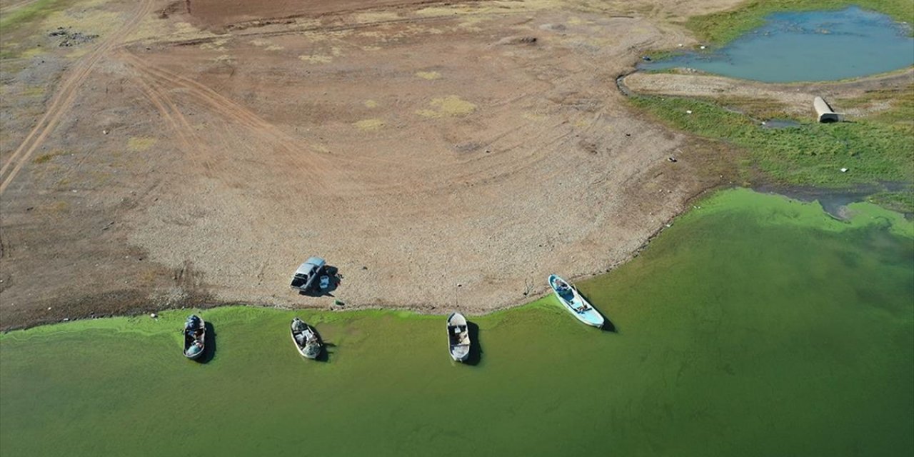 Kahramanmaraşlı Kadın Balıkçılar, Ağlarını Su Altındaki Eski Mahallelerinde Atıyor