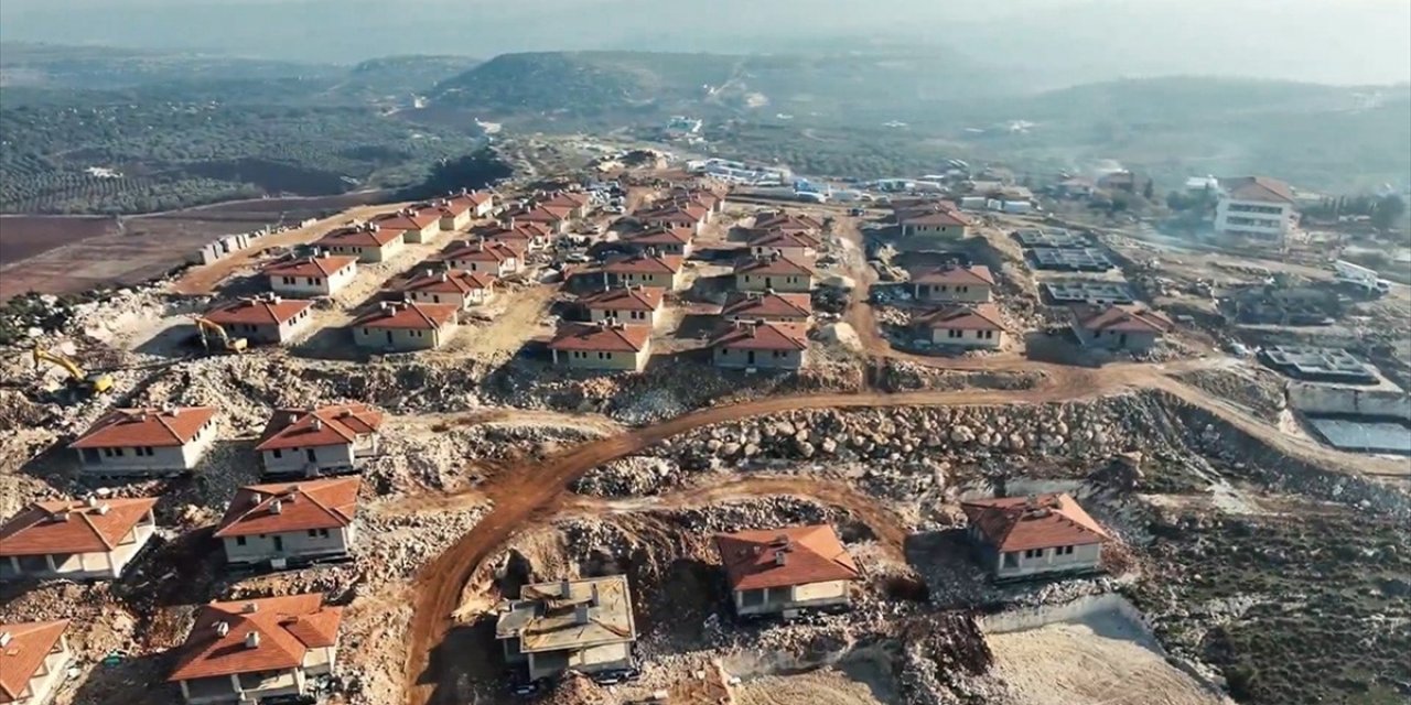 Hatay Altınözü'ndeki Kırsal Afet Konutlarının Yapımı Sürüyor