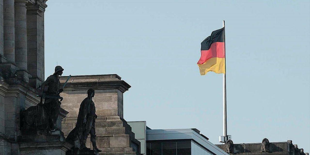 Almanya'da Şirketlerin İstihdam Eğilimi Azalmaya Devam Ediyor