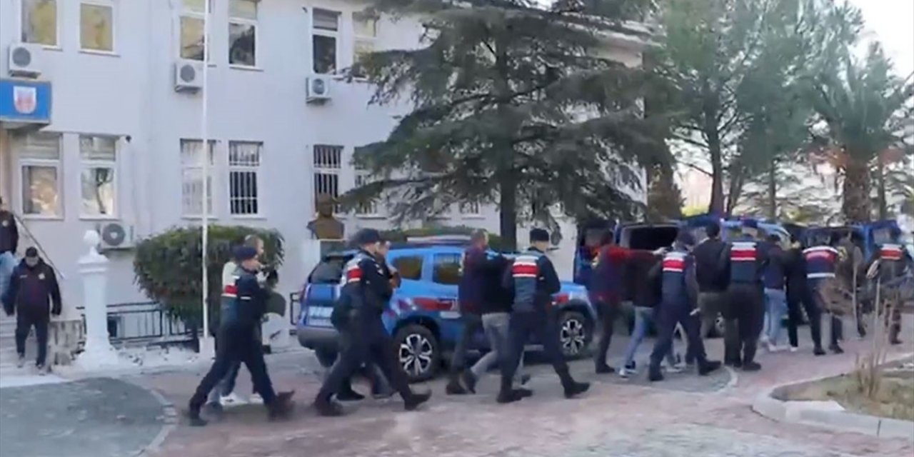 Organize Suç Örgütlerine Yönelik "Hücre" Operasyonlarında 38 Şüpheli Yakalandı