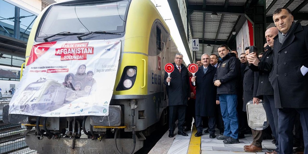 Yardım Malzemeleri Taşıyan "İyilik Treni"nin 21'incisi Afganistan'a Hareket Etti