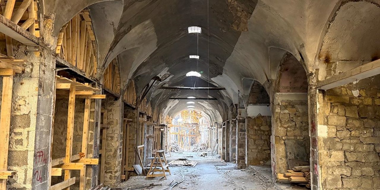 Kahramanmaraş'ta Depremde Ağır Hasar Alan Tarihi Kapalı Çarşı'nın Restorasyonu Sürüyor