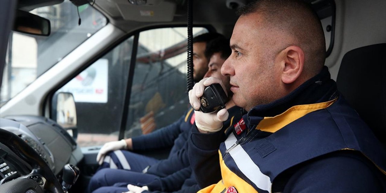Meslek Aşkı 52 Yaşındaki Ambulans Şoförünü Üniversiteli Yaptı