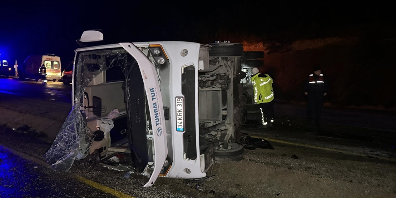 Kastamonu'da Devrilen Midibüsteki 1 Kişi Öldü, 23 Kişi Yaralandı