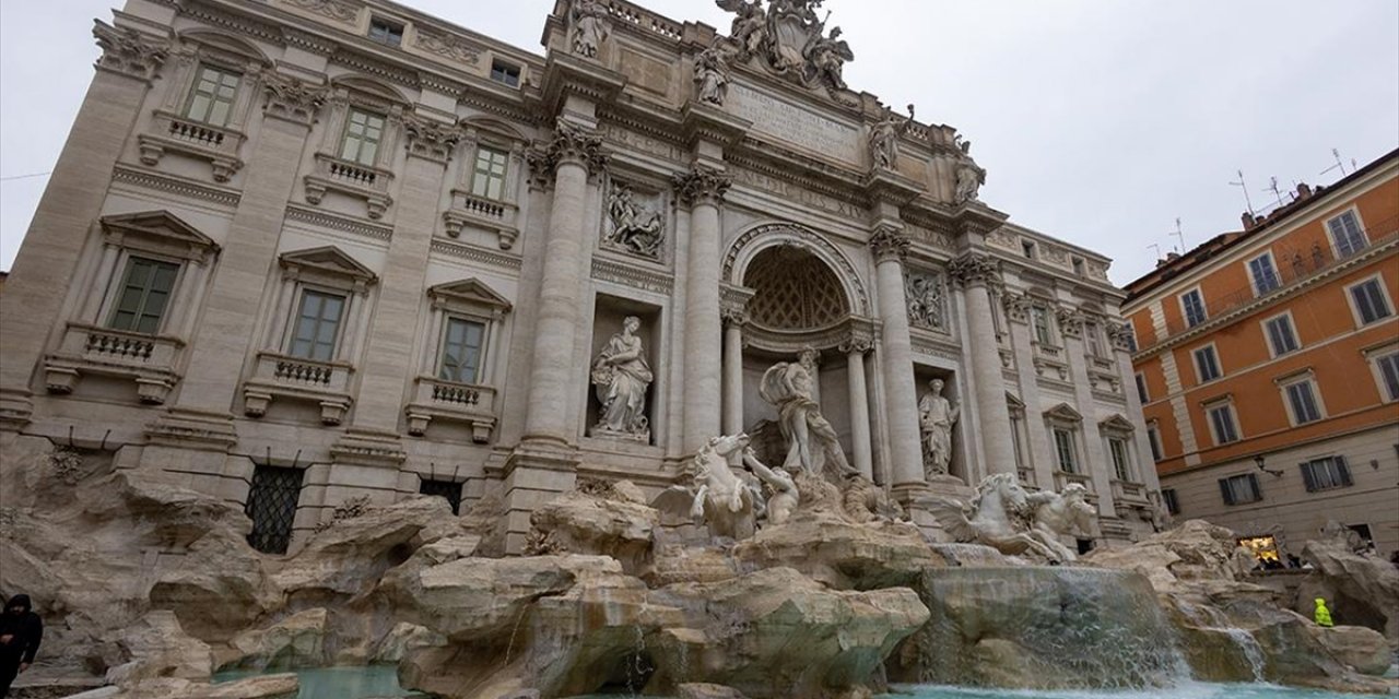 Roma'nın Tarihi Trevi Çeşmesi Bakım Çalışmalarının Ardından Yeniden Açıldı