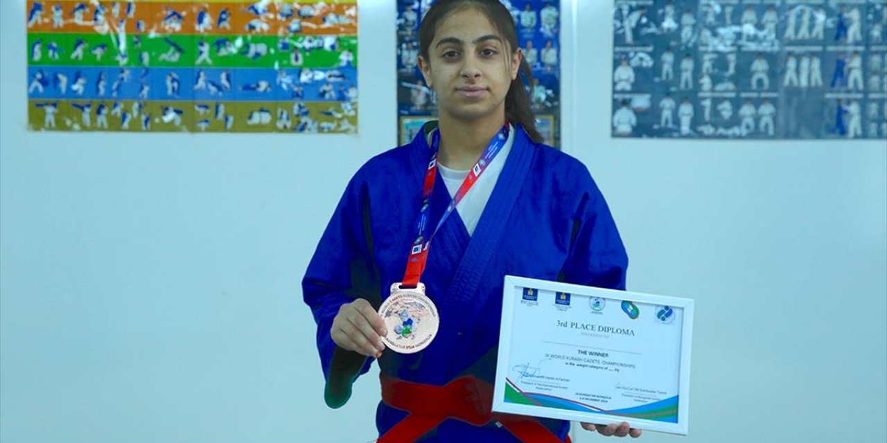 Kuraşta Dünya Üçüncüsü Olan Hakkarili Sporcu, Başarılarıyla Göz Dolduruyor