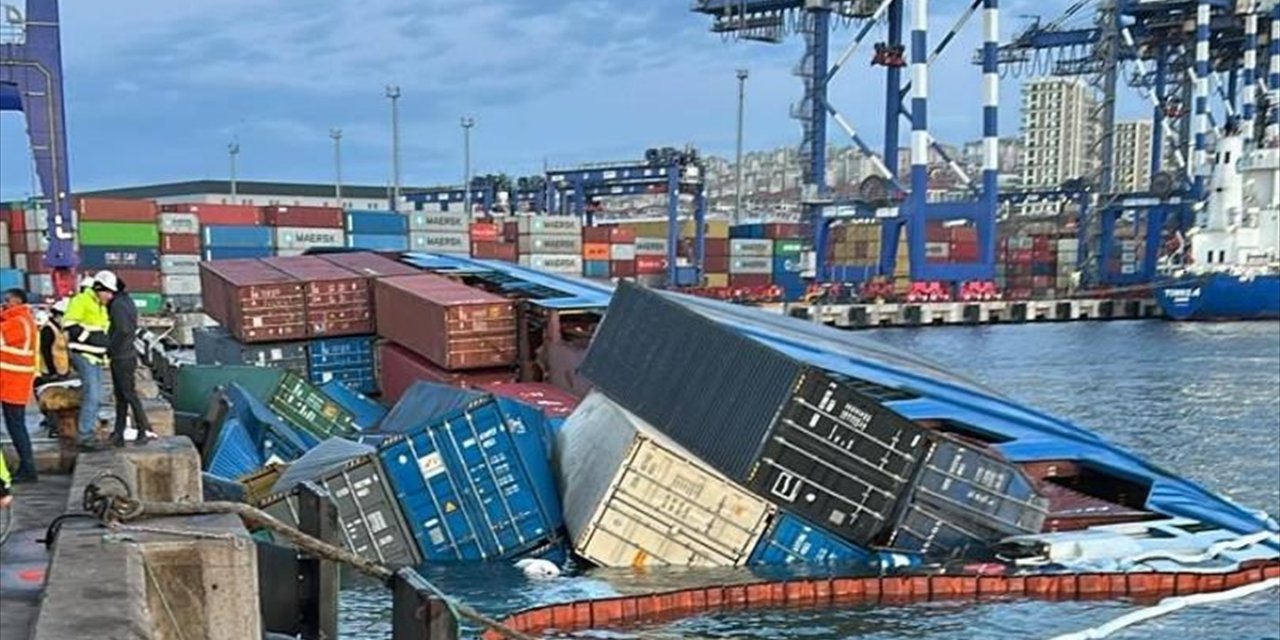 Ambarlı Limanı'nda Yan Yatan Kuru Yük Gemisindeki 15 Personel Tahliye Edildi