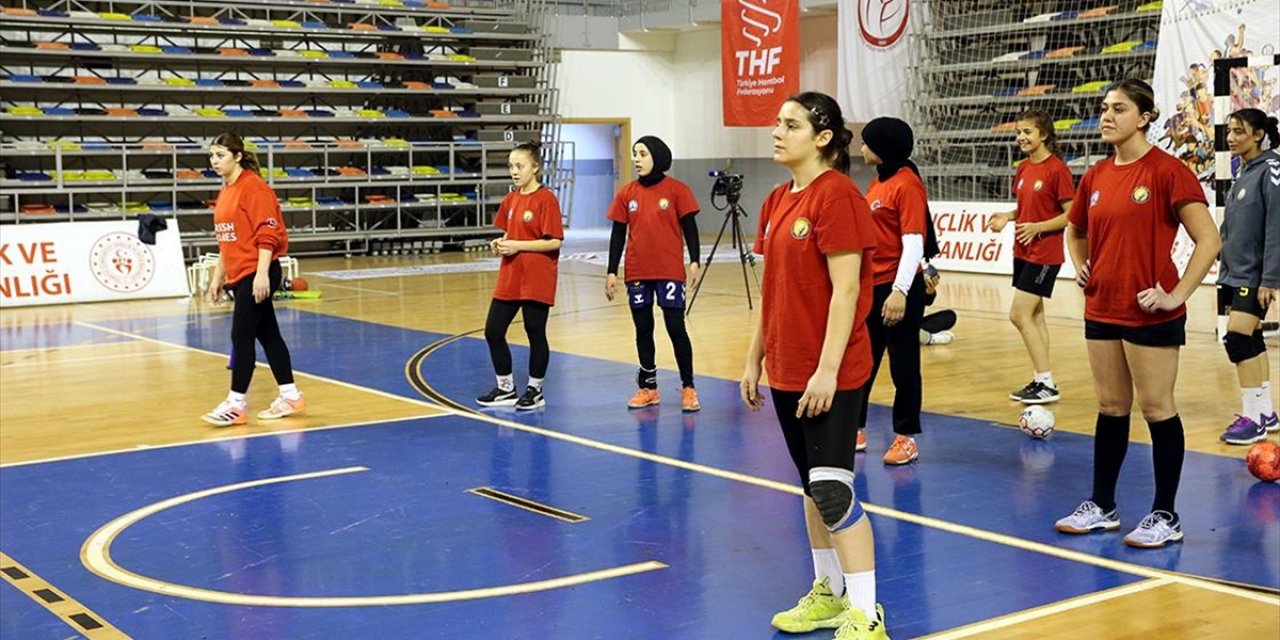 Şanlıurfalı Hentbolcu Genç Kızların Hedefi Üst Lige Çıkmak