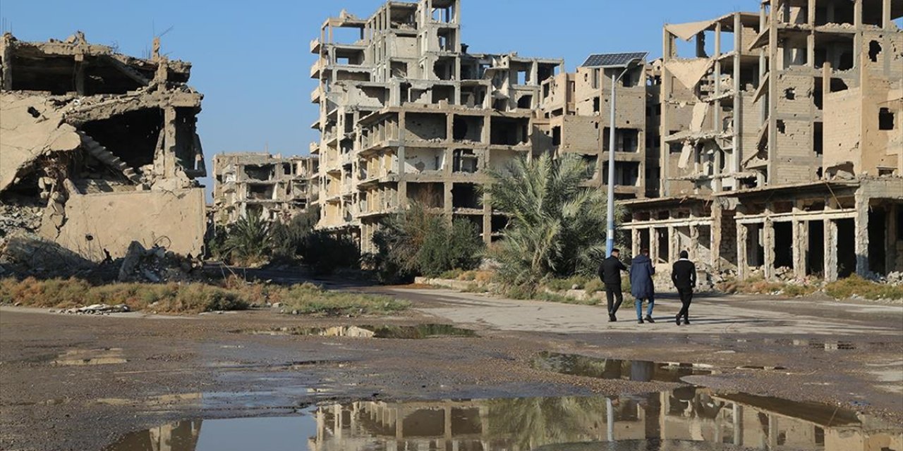 AA, Yıllardır Enkazın Kaldırılmadığı Deyrizor İl Merkezindeki Yıkımı Görüntüledi