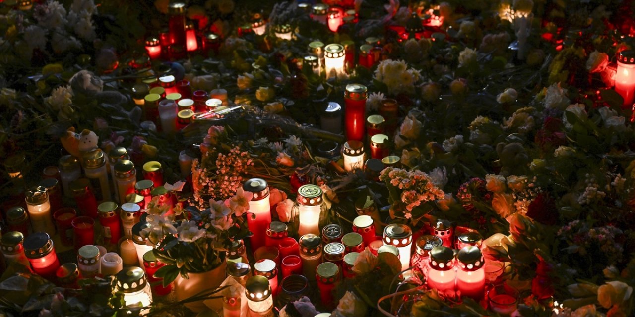 Almanya'da Taraftarlar, Futbol Maçında Yapılan Irkçı Tezahürata Tepki Gösterdi