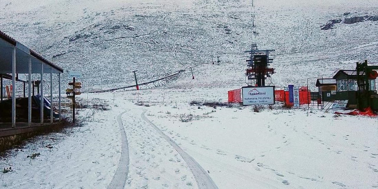 Antalya'nın Yüksek Kesimlerinde Kar Yağışı Başladı