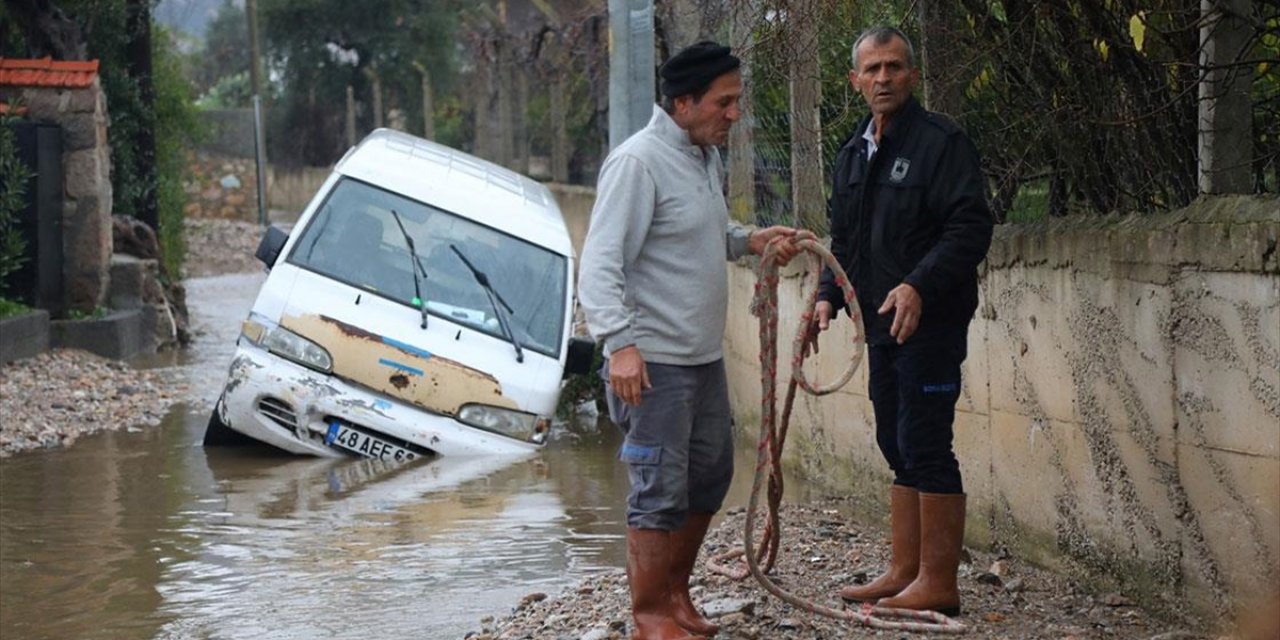 Bodrum'da Sağanak Etkili Oluyor