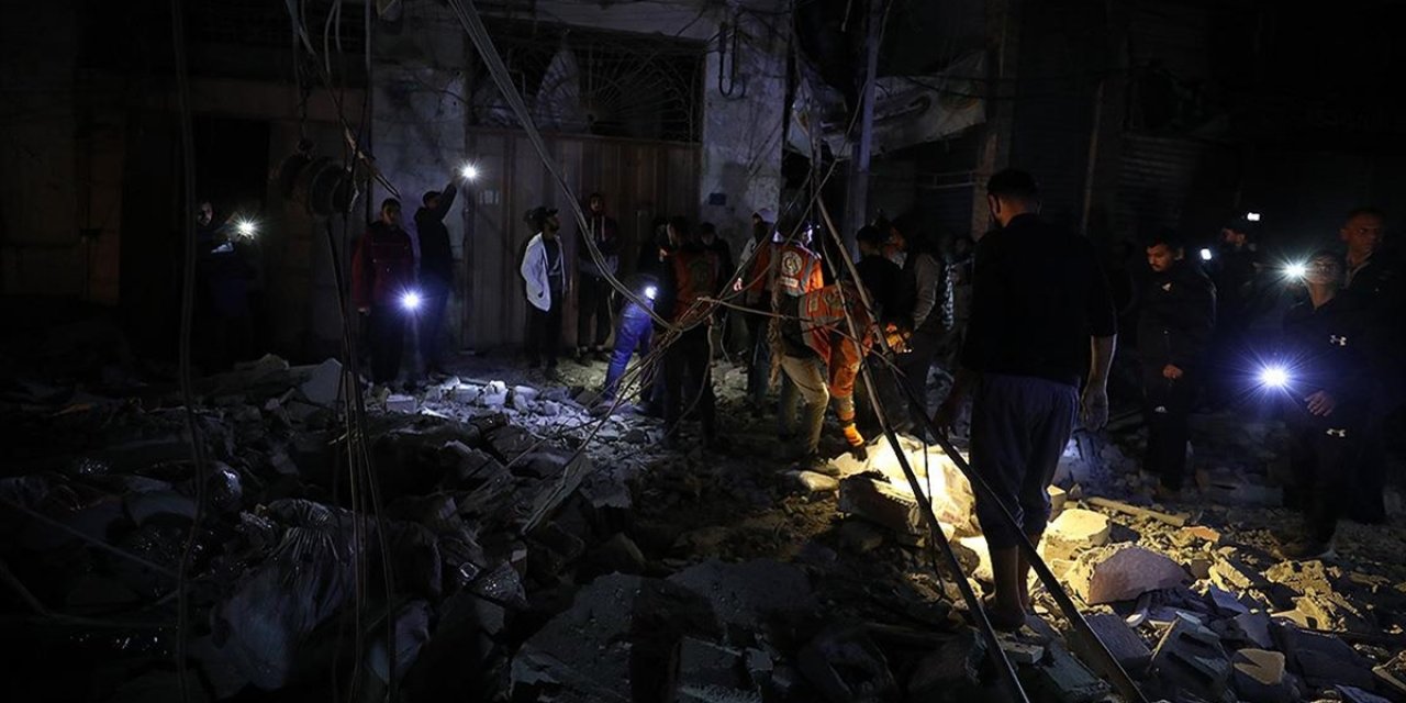 İsrail'in Gazze'de Düzenlediği Hava Saldırılarında En Az 10 Kişi Hayatını Kaybetti