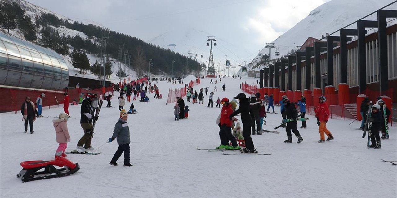 Kayak Merkezlerinde En Fazla Kar Kalınlığı 113 Santimetreyle Palandöken'de Ölçüldü