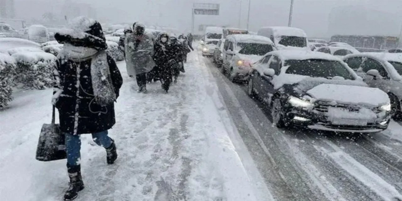 İstanbul'un Etrafını Sardı... Meteoroloji Uyardı, Cuma Günü Kar Geliyor!