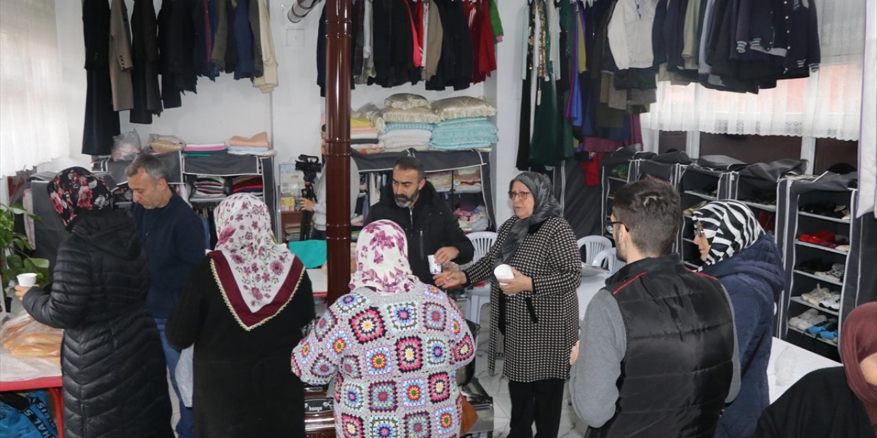 İhtiyaç Sahiplerinin Gelinliği de Nişan Elbisesi de Hayırseverlerden
