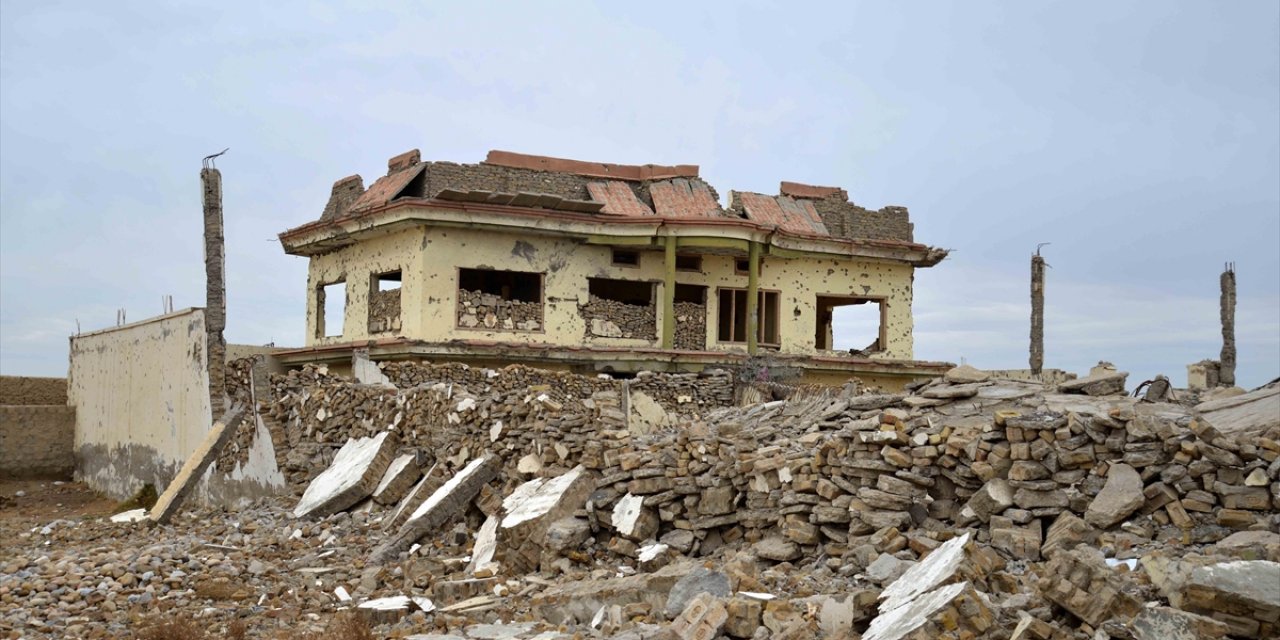 Afganistan, Pakistan'ın Hava Saldırılarında 46 Kişinin Hayatını Kaybettiğini Duyurdu