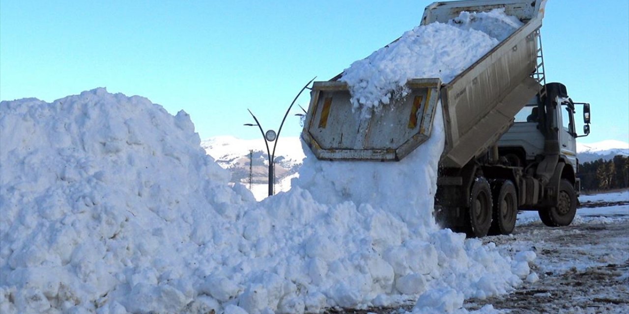 Sarıkamış Şehitleri Anısına Kardan Heykellerin Yapımı İçin Çalışmalar Başladı