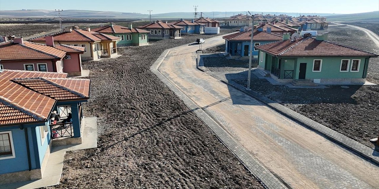 Kahta Kırsalındaki Depremzedeler Yeni Evlerine Taşındı