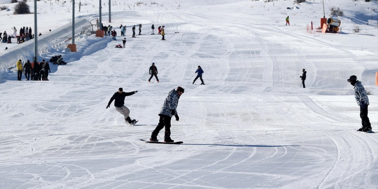 Kayak Sezonunu Erken Açan Yıldız Dağı, Yılbaşı ve Yarıyıl Tatili Öncesi Tam Doluluğa Ulaştı