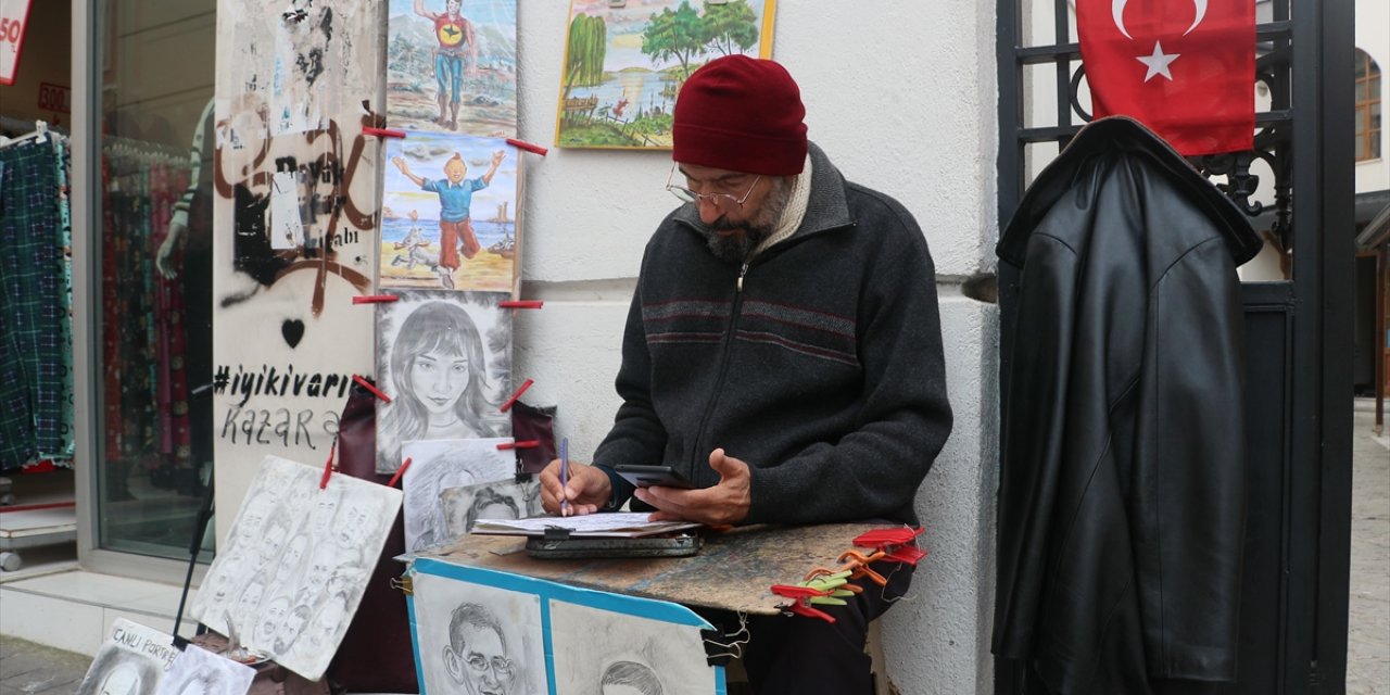 Kadıköy'ün 30 Yıllık Sokak Ressamı Özgürlüğü Çizgilerde Buldu