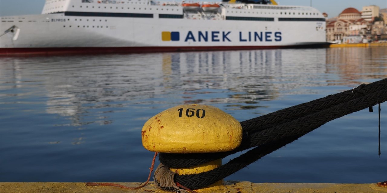 Yunanistan'da Kuvvetli Rüzgar Nedeniyle Birçok Limanda Deniz Yolu Ulaşımı Durdu