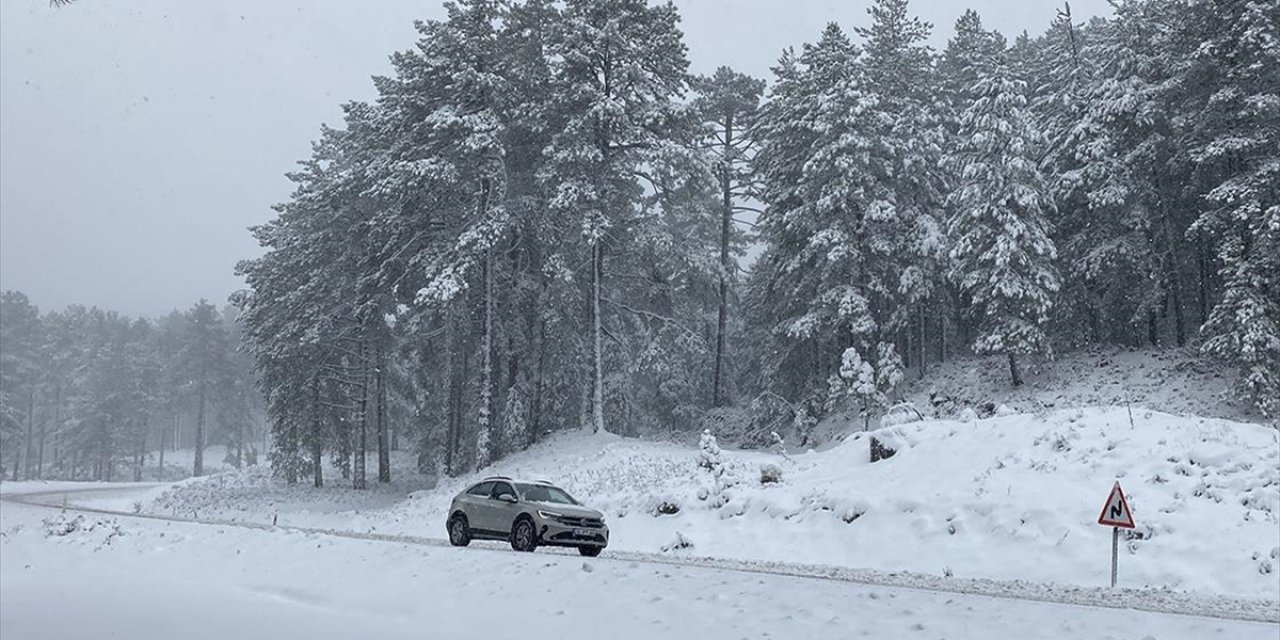 Kazdağları'nda Kar Yağışı Nedeniyle Ulaşım Güçlükle Sağlanıyor