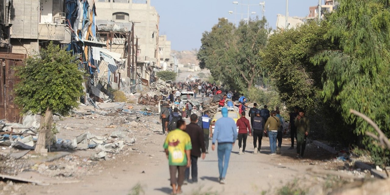 İsrail Gazze'nin Kuzeyindeki Beyt Hanun'u Yıkmaya ve Sakinlerini Yerinden Etmeye Devam Ediyor