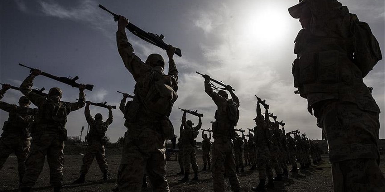 Jandarma ve Sahil Güvenlik Komutanlıklarında 3 Bin 540 Astsubay İstihdam Edilecek