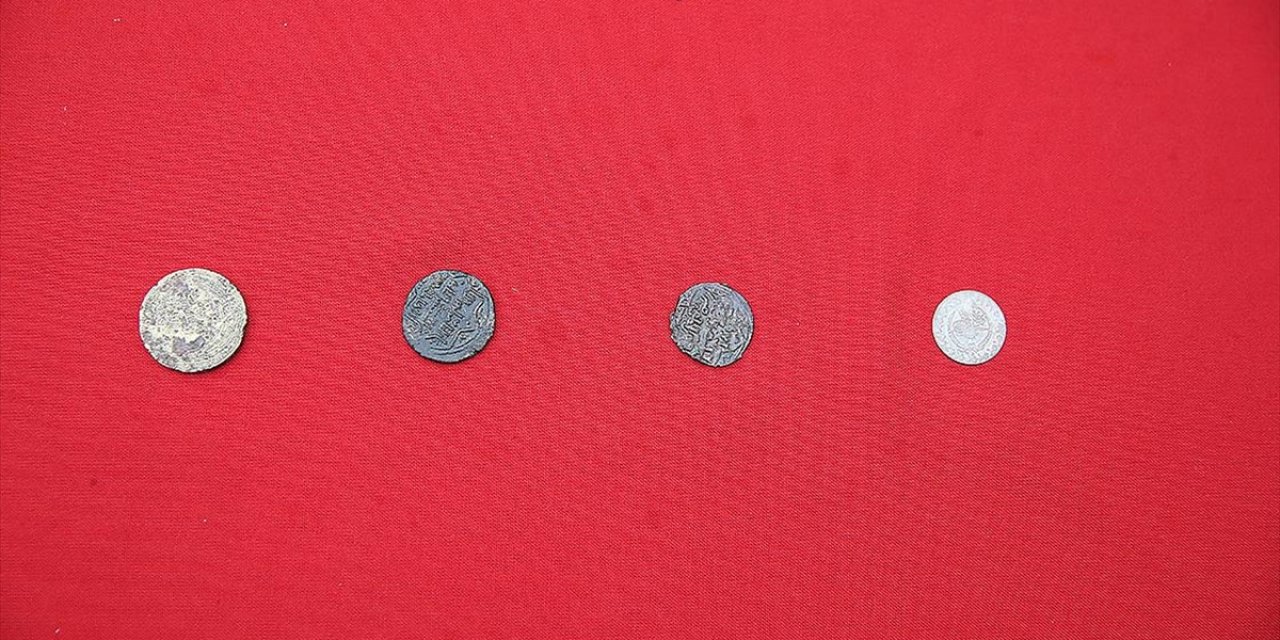 Diyarbakır'da Amida Höyük'teki Kazılarda Cumhuriyet'in İlk Yıllarında Basılan Sikke Bulundu