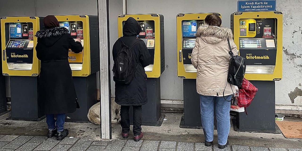 İBB, Yılbaşında İstanbulkart Sahiplerine Toplu Ulaşımın Ücretsiz Olacağını Duyurdu