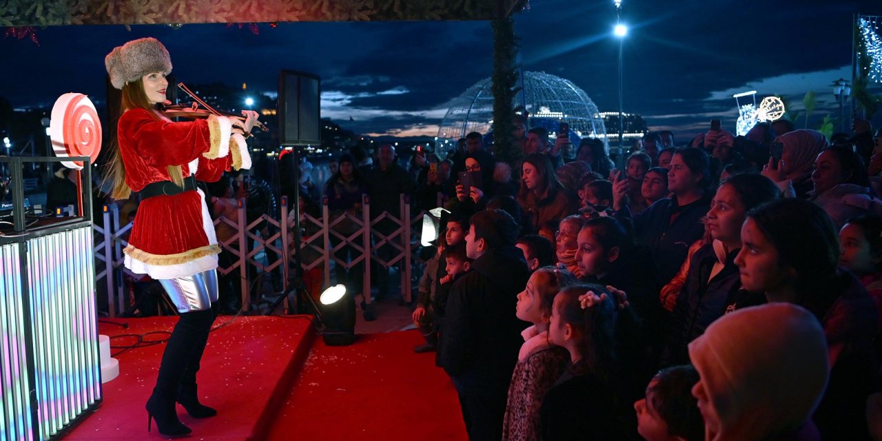 Kuşadası’nı Yeni Yıl Coşkusu Sardı