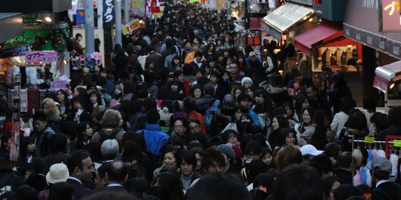 ABD Nüfus Sayım Bürosuna Göre, Dünya Nüfusu 2024'te 71 Milyondan Fazla Arttı