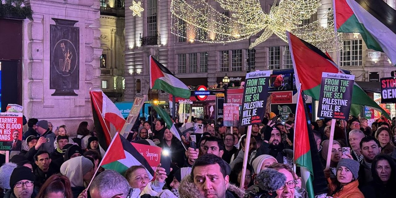 İsrail'in Gazze'deki Sağlık Altyapısına Yönelik Saldırıları Londra'da Protesto Edildi